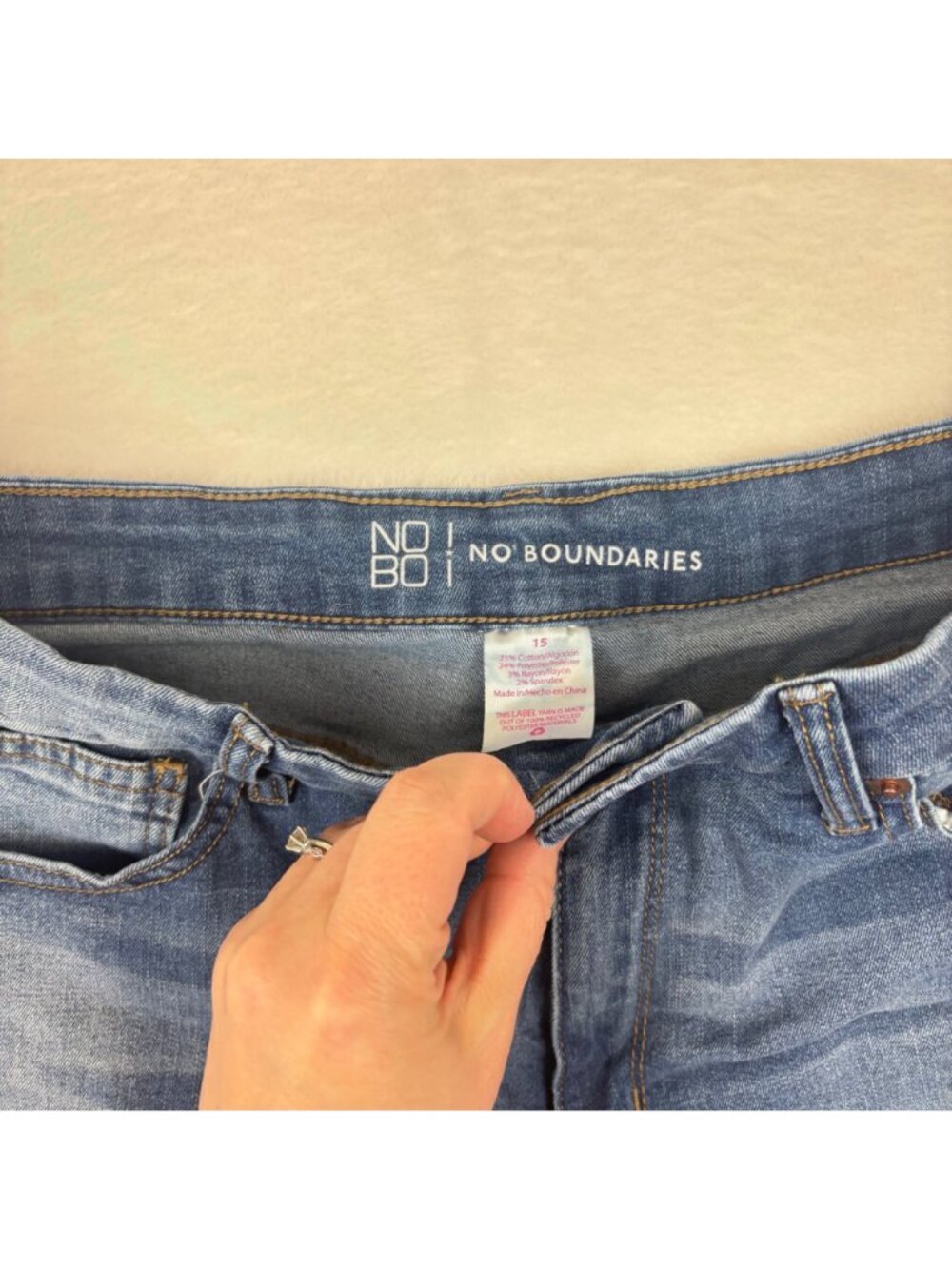✨3/$30 No Boundaries Women’s Denim Cuffed Jean Shorts Size 15 Blue - Picture 2 of 6